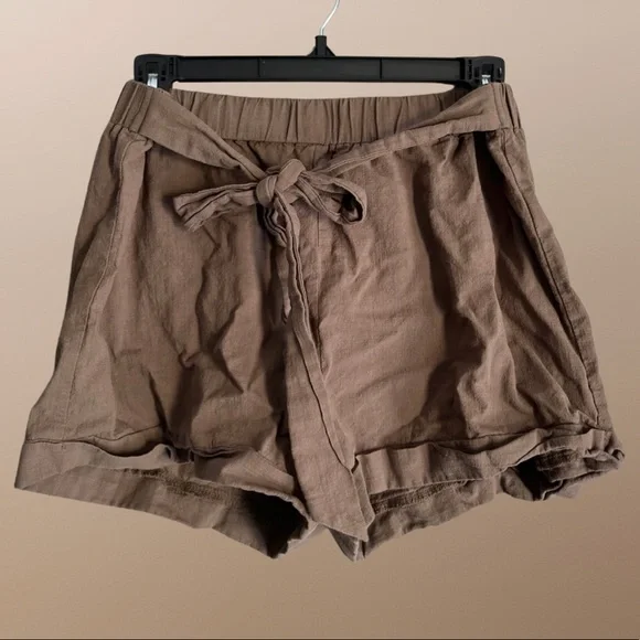 🚨SOLD🚨  SHEIN | Green High-Waisted Paper Bag Belted Shorts - Picture 2 of 4